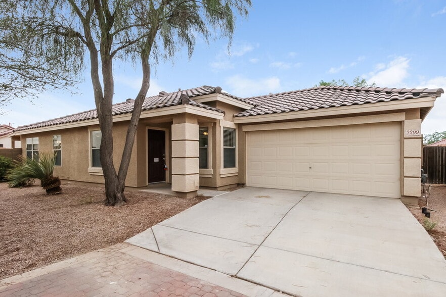 Primary Photo - 2299 E Peach Tree Dr