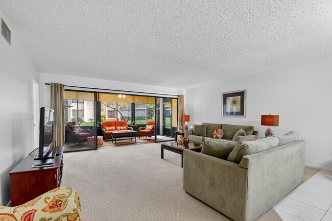 Building Photo - 5560 Fairway Park Dr