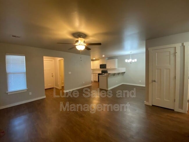 Building Photo - 737 SW 13th St