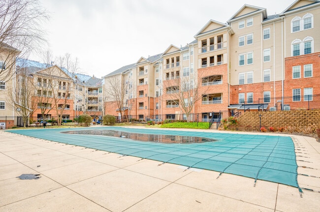 Building Photo - 400 Symphony Cir