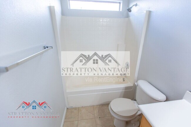 Building Photo - 2805 S Abbey Cir