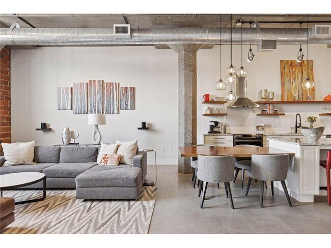 Building Photo - 718 N Washington Ave