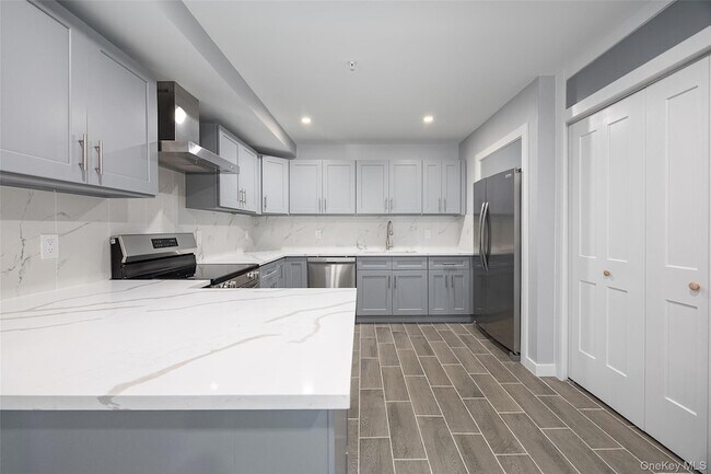 Building Photo - 126 Innis Ave