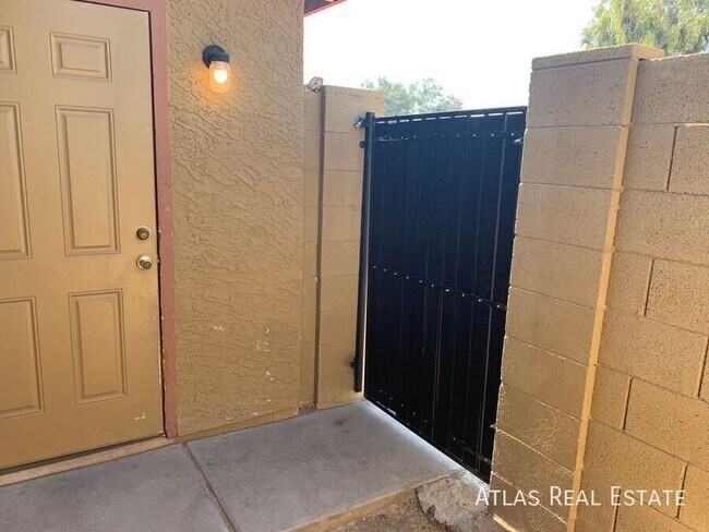 Building Photo - 128 W Inglewood St