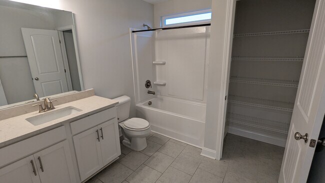 Building Photo - 200 Glick Wy