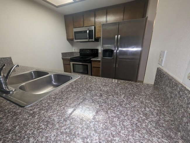 Building Photo - 7845 Golfcrest Dr