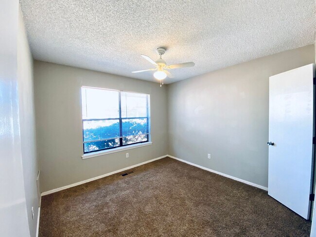 Building Photo - Move-In Ready 3 Bed 2 Bath In Union School...