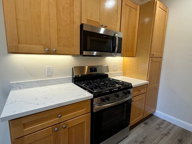 Building Photo - Newly Remodeled 3 Room Studio Apartment