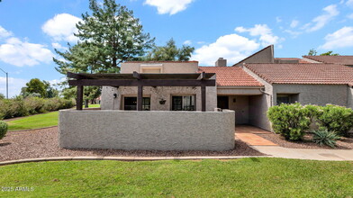 Building Photo - 7417 N Vía Camello Del Norte