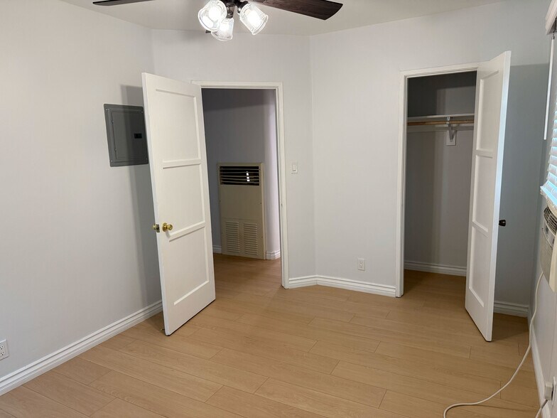Building Photo - 4125 W Toluca Lake Ave