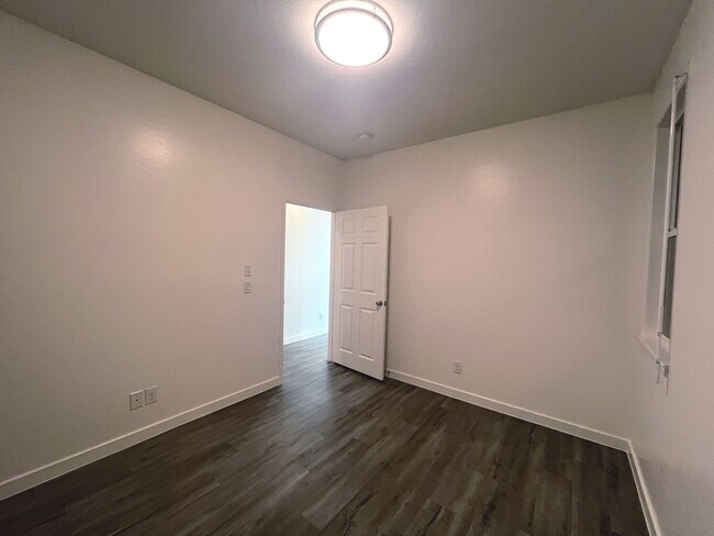 Building Photo - 1533 Franklin Ln