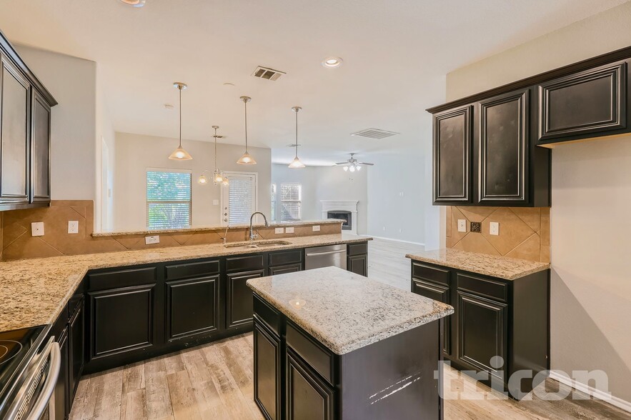 Building Photo - 1030 Barrington Dr