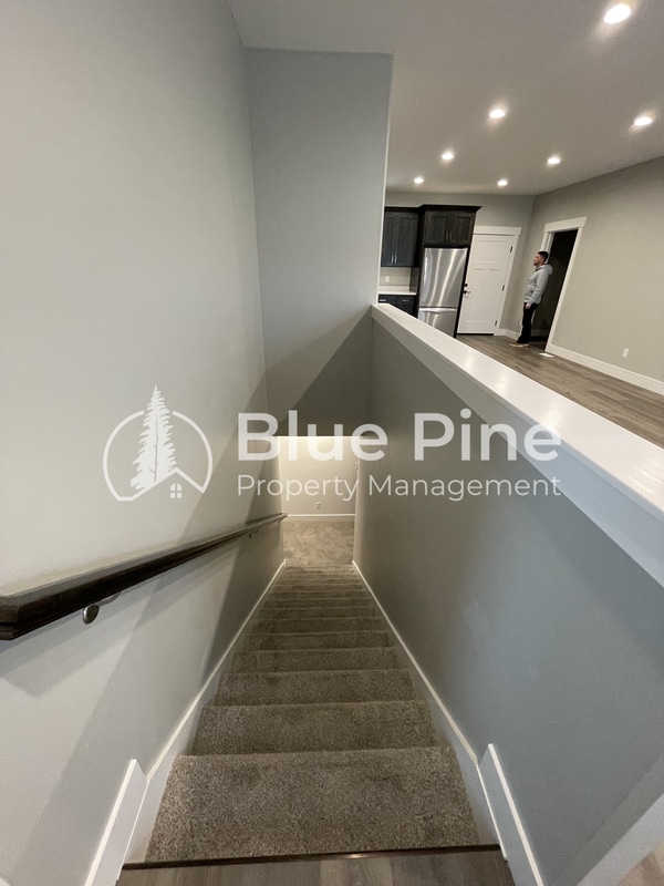 Building Photo - 5844 Wildrose Ave