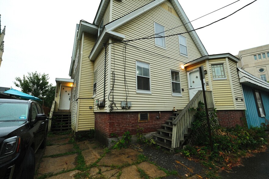 Building Photo - 56 Pleasant St