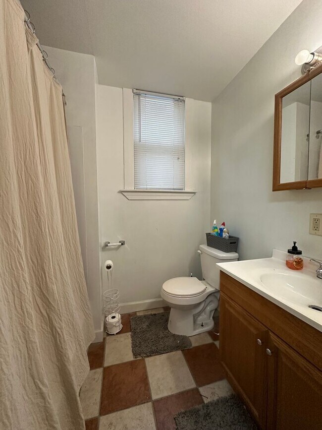 Building Photo - 4 Bedroom House Available Next to UC Campus