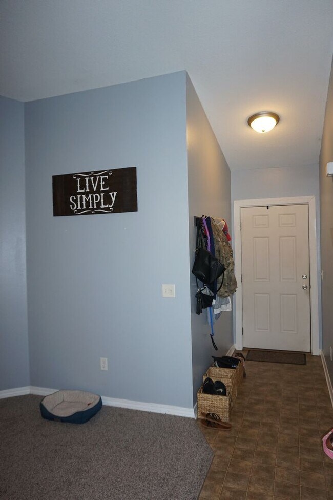 Building Photo - 3/2 in the Heart of Navarre