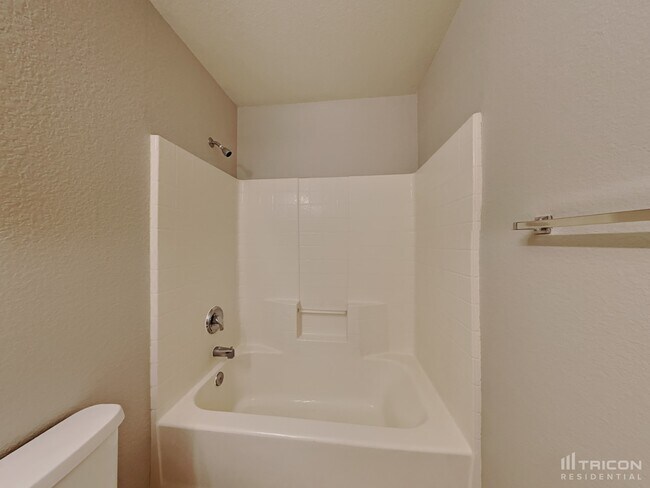 Building Photo - 3521 Tesoro Del Valle Ct