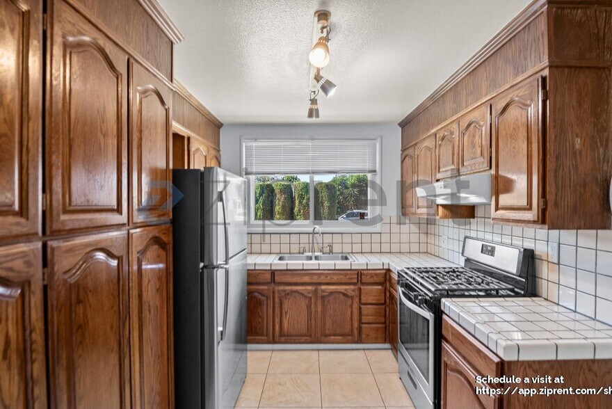 Building Photo - 128 Azalia Dr