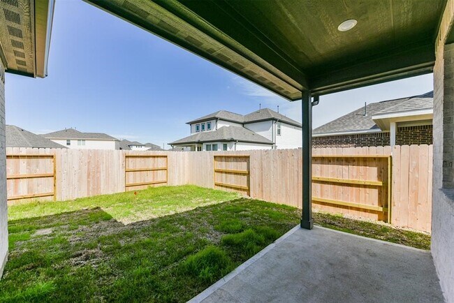 Building Photo - 745 Lake Lacosta Dr