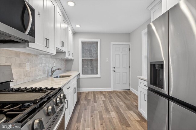 Building Photo - 39 Carroll St