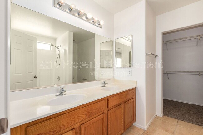 Building Photo - 2320 W Allens Peak Dr