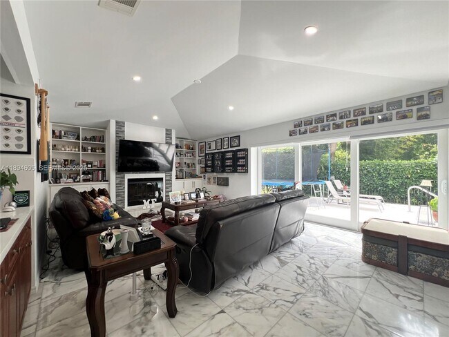 Building Photo - 4934 NW 94th Doral Pl