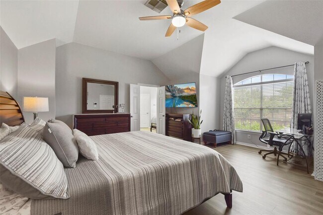 Building Photo - 1110 Enclave Square W