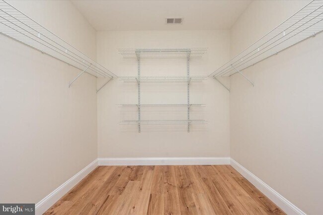 Building Photo - 1400 Lower View Ct