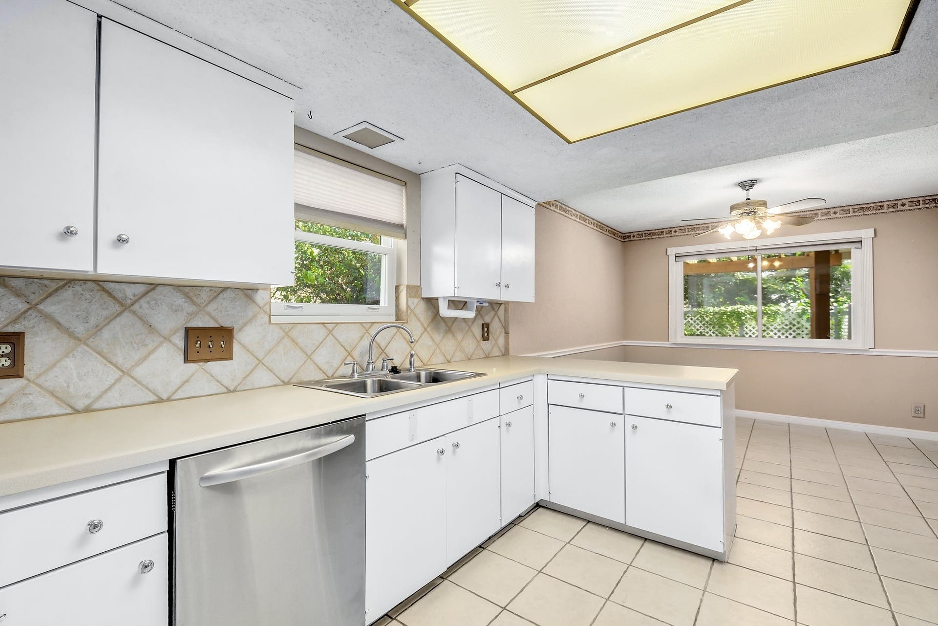 Building Photo - 4802 Gerona Dr