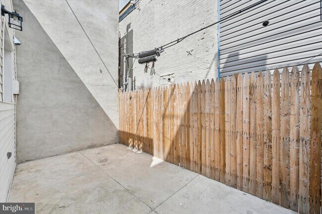 Building Photo - 1525 Morris St