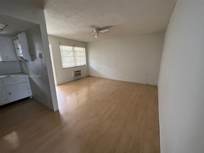 Building Photo - 4841 SW 45th Ave