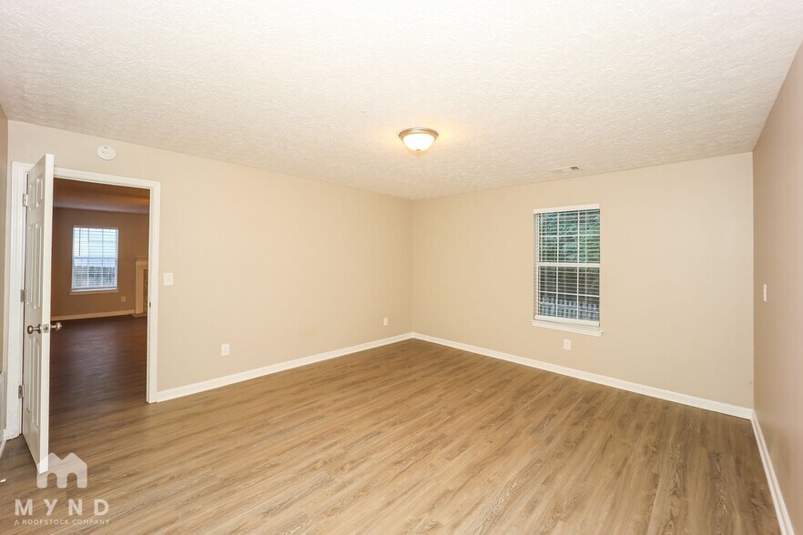Building Photo - 7303 Williamsburg Dr