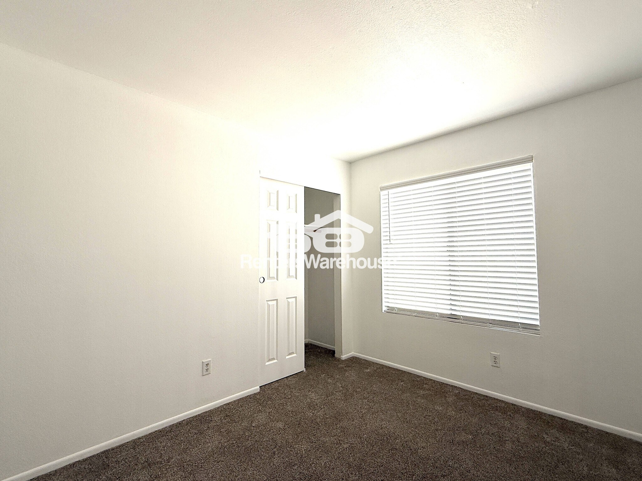 Building Photo - 1336 N 85th Pl