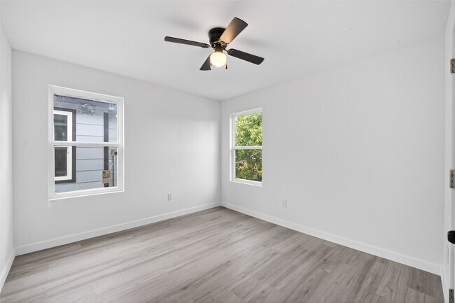 Building Photo - 9009 Hilda St