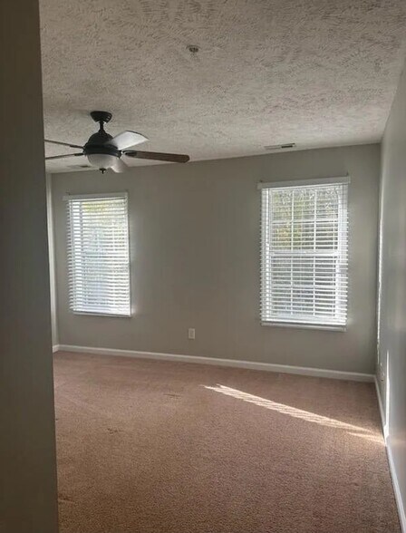 Building Photo - 360 Bubble Creek Ct