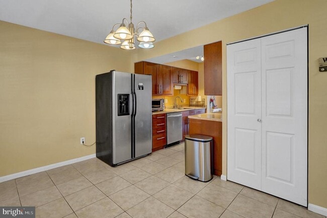 Building Photo - 6389 Fenestra Ct