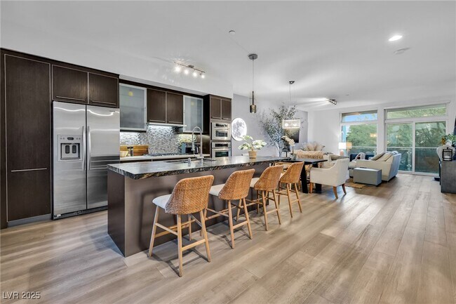 Building Photo - 8925 W Flamingo Rd