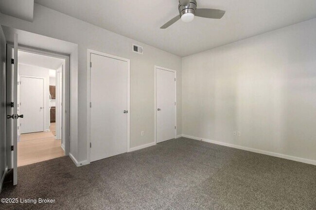 Building Photo - Updated Crescent hills Condo 2 bed/2 bath