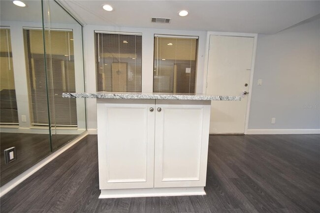 Building Photo - 56 Club House Dr