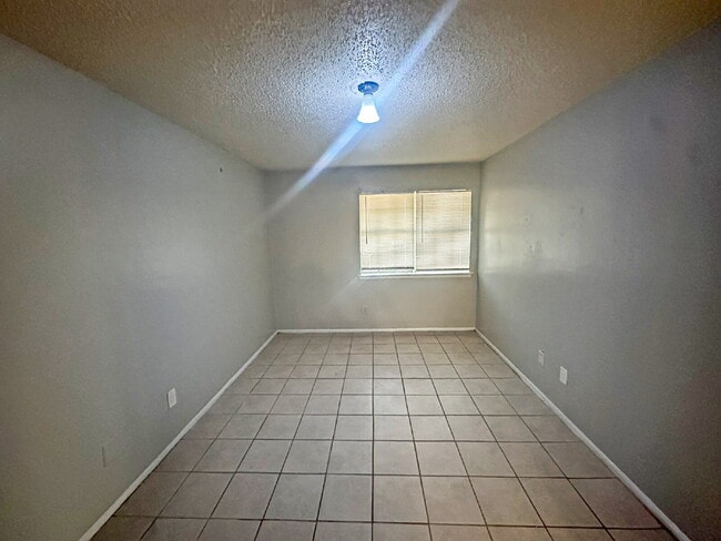 Building Photo - 7504 Oak Chase