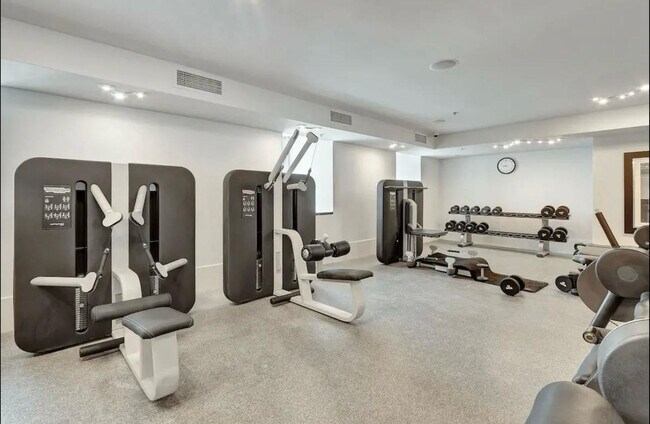 Building Photo - 1395 Brickell Ave