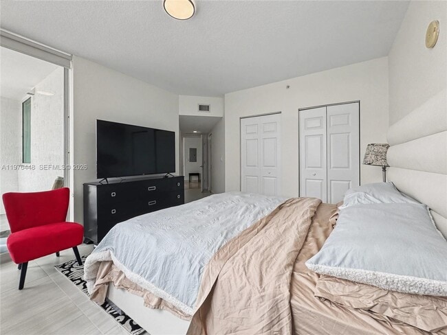 Building Photo - 1755 E Hallandale Beach Blvd