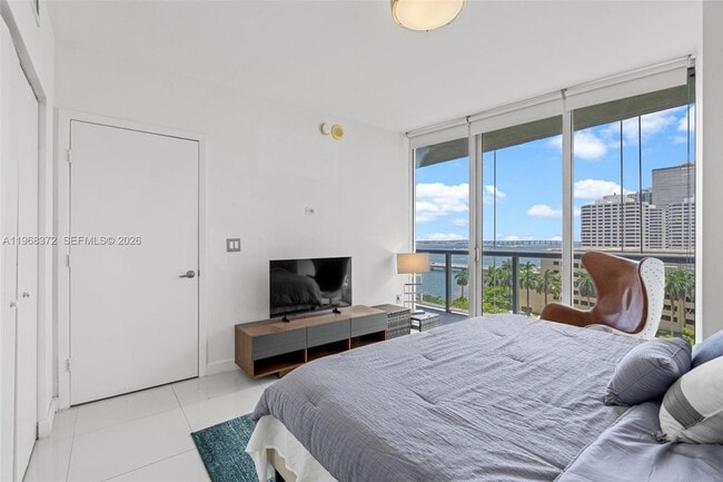 Building Photo - 495 Brickell Ave