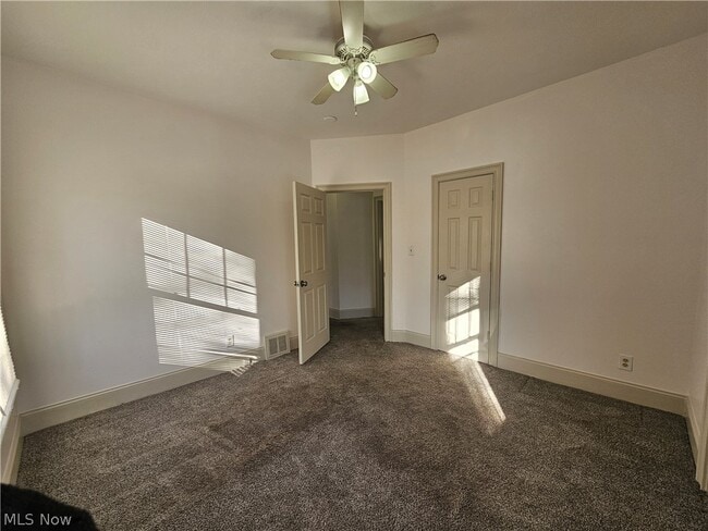 Building Photo - 3430 Beechwood Ave