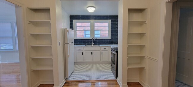 Building Photo - Cherry St 1109