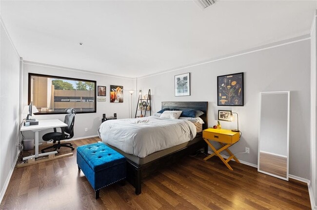 Building Photo - 40 N Interstate Hwy 35