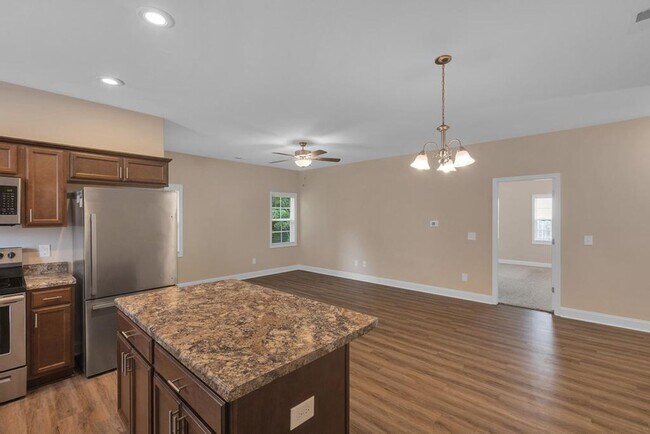 Building Photo - 148 Broadleaf Dr