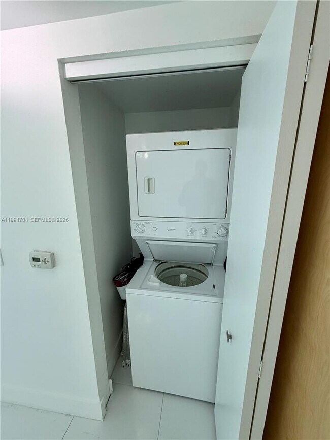 Building Photo - 350 S Miami Ave