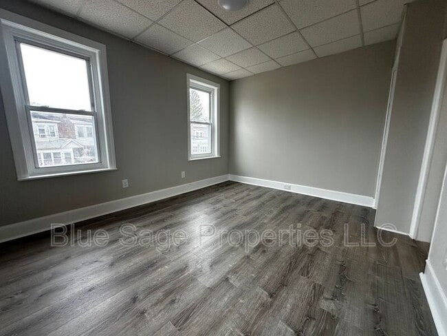 Building Photo - 1301 E 9th St