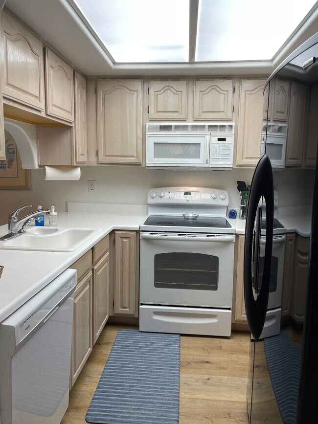 Building Photo - 601 Cabrillo Cir